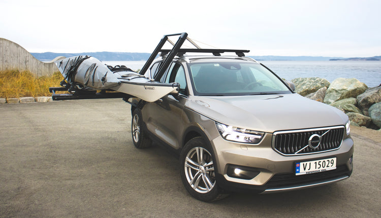 Volvo XC40 with Kayaks